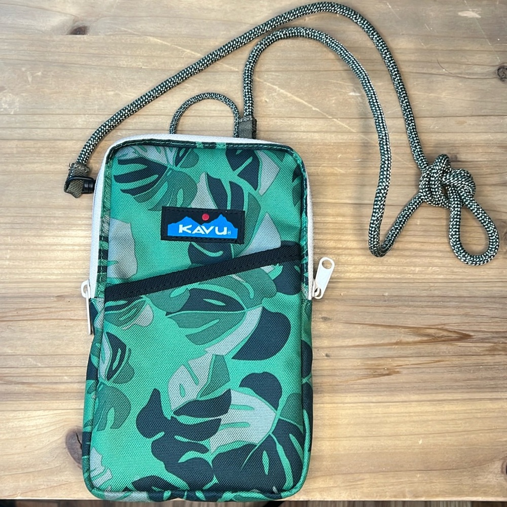 Kavu Essentials Bag, NWOT